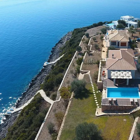 Seafront Karavi With Private Sea Access - Iris Lefkada 别墅