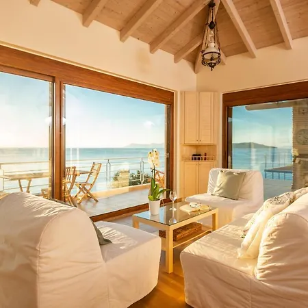 Seafront Karavi With Private Sea Access - Iris Lefkada 塞沃塔