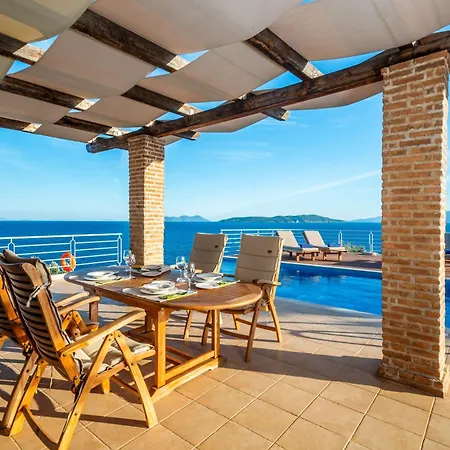 Seafront Karavi With Private Sea Access - Iris Lefkada 别墅 *