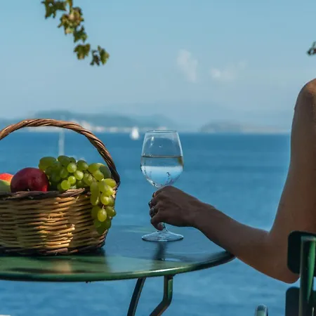 Seafront Karavi With Private Sea Access - Iris Lefkada סיבוטה