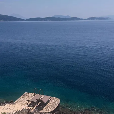 别墅 Seafront Karavi With Private Sea Access - Iris Lefkada *