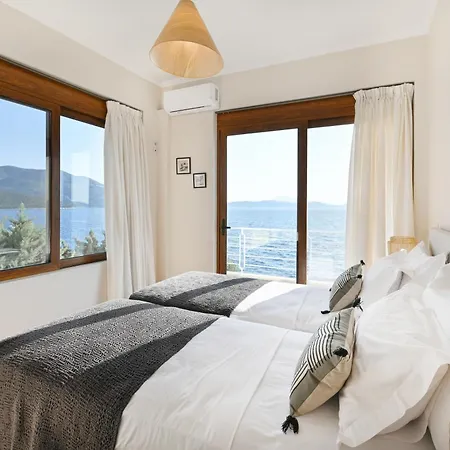 别墅 Seafront Karavi With Private Sea Access - Iris Lefkada 塞沃塔