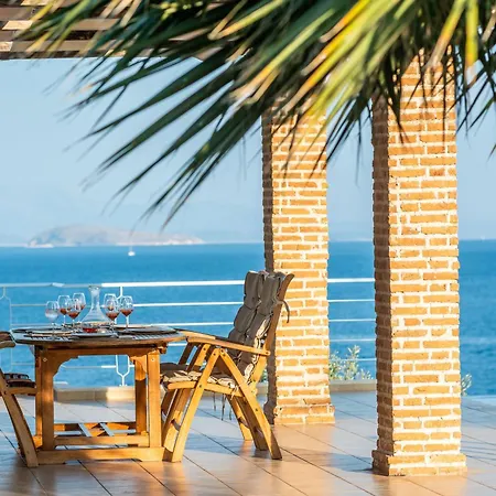 Seafront Karavi With Private Sea Access - Iris Lefkada 别墅 *