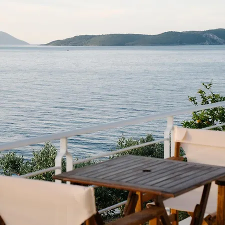 Seafront Karavi With Private Sea Access - Iris Lefkada *