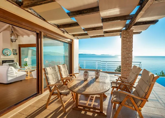 וילה Seafront Karavi With Private Sea Access - Iris Lefkada