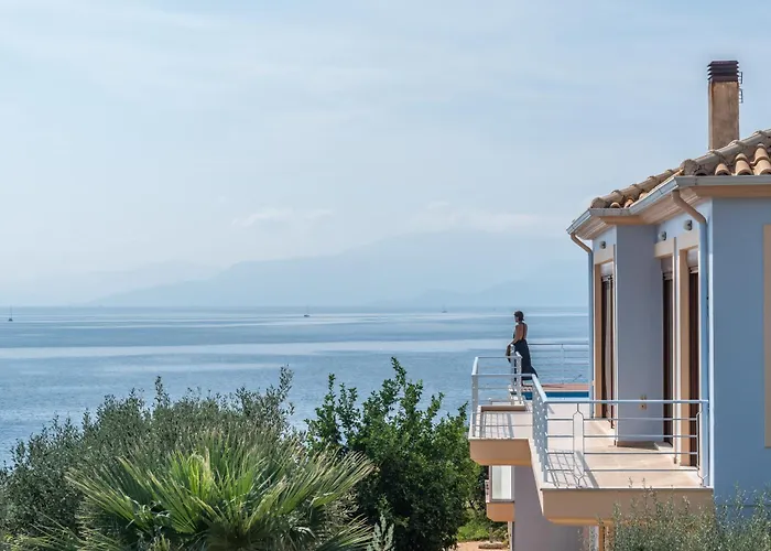 Seafront Karavi With Private Sea Access - Iris Lefkada ヴィラ シヴォタ