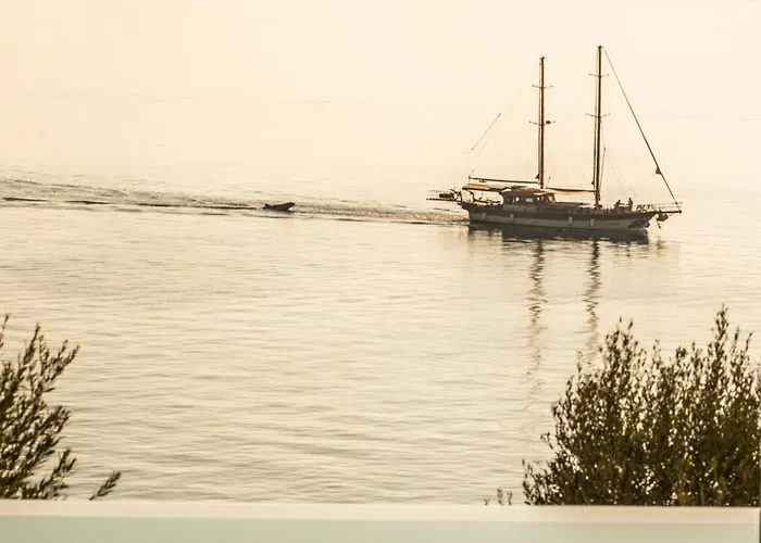 Seafront Karavi With Private Sea Access - Iris Lefkada ヴィラ