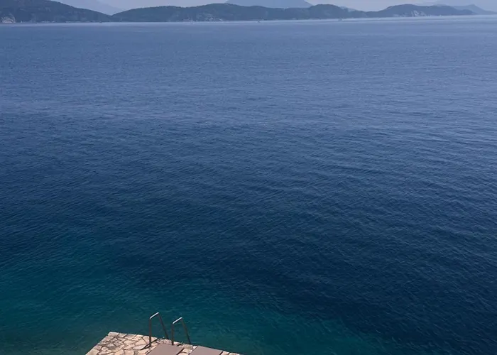 ヴィラ Seafront Karavi With Private Sea Access - Iris Lefkada *