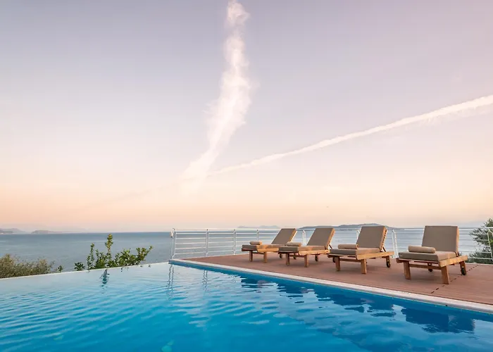 Seafront Karavi With Private Sea Access - Iris Lefkada * シヴォタ