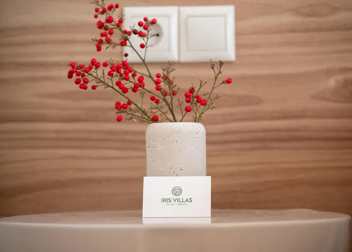 Seafront Karavi With Private Sea Access - Iris Lefkada シヴォタ